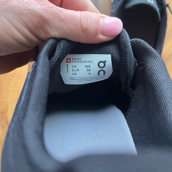 On Running Cloud 5 Women’s Sneakers - Picture 2 of 6